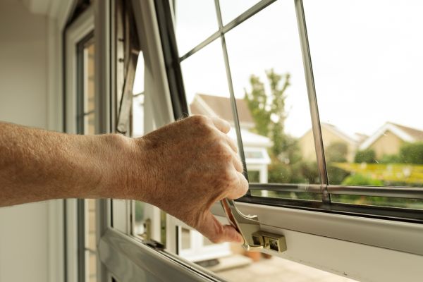 Cost of Window Hinge Repair in North Fort Myers
